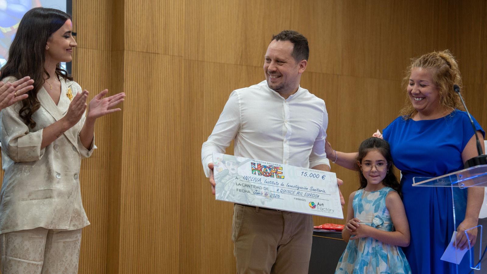 Acto de entrega de fondos a INCLIVA