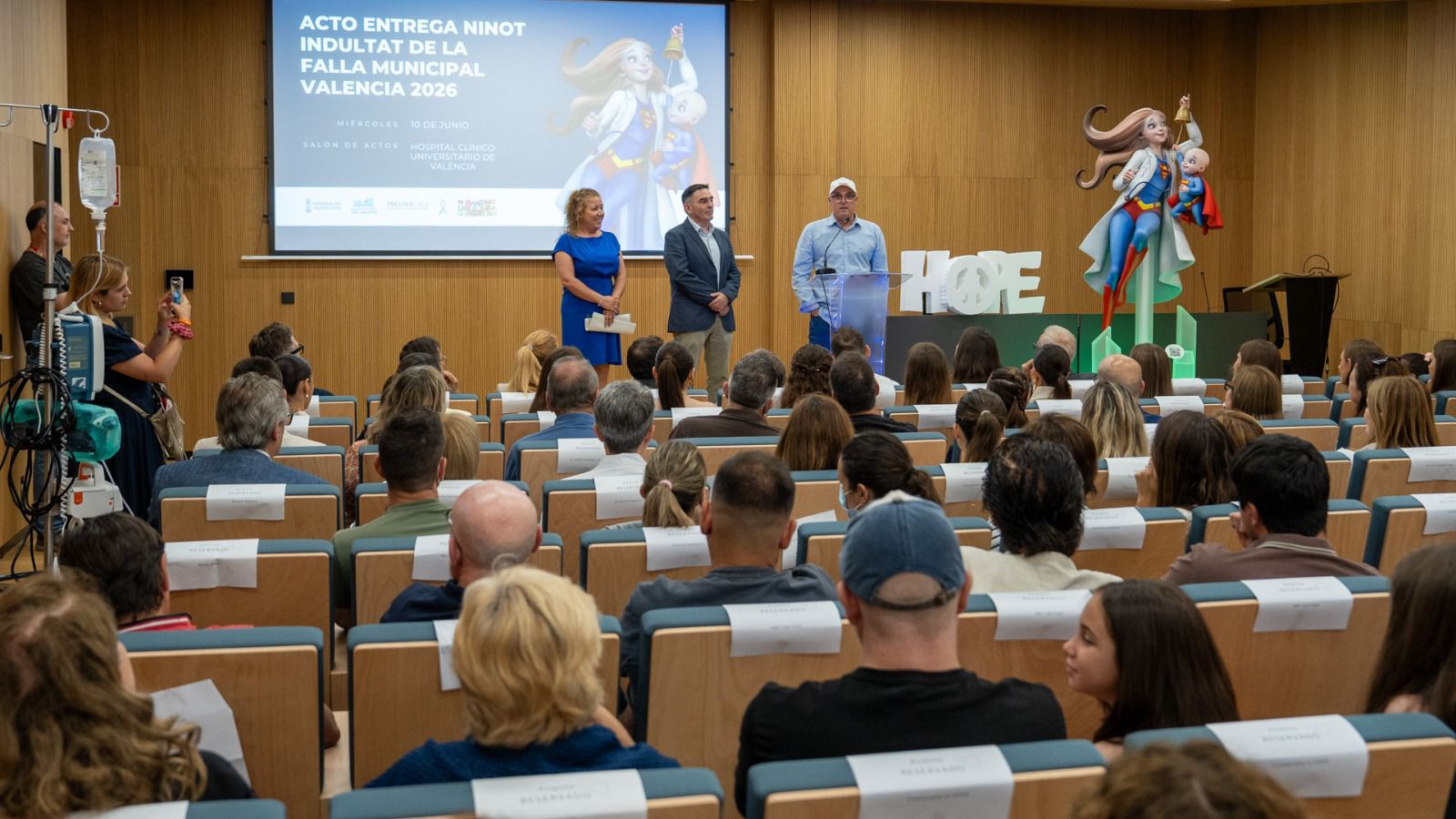 Acto de entrega de fondos a INCLIVA