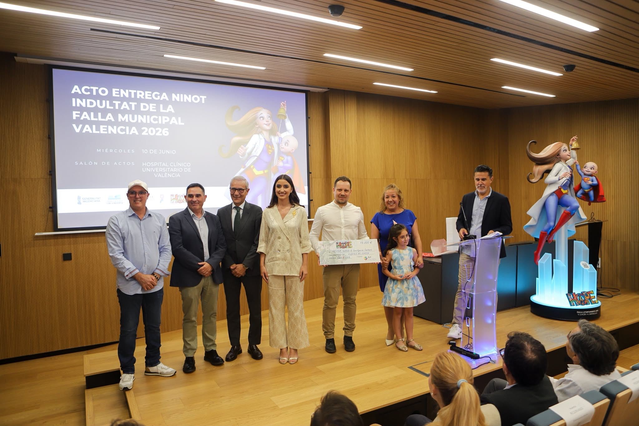 Acto de entrega de fondos a INCLIVA