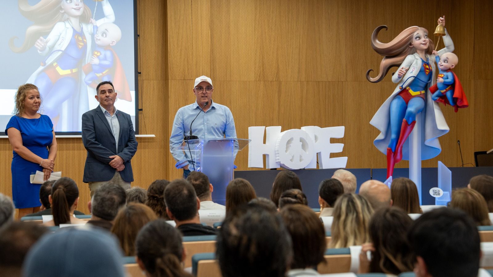 Acto de entrega de fondos a INCLIVA